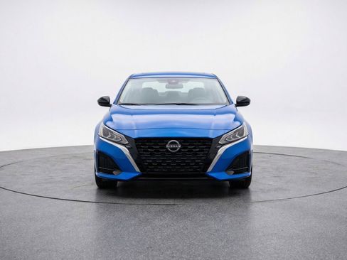 Used 2025 Nissan Altima 2.5 SV image 2