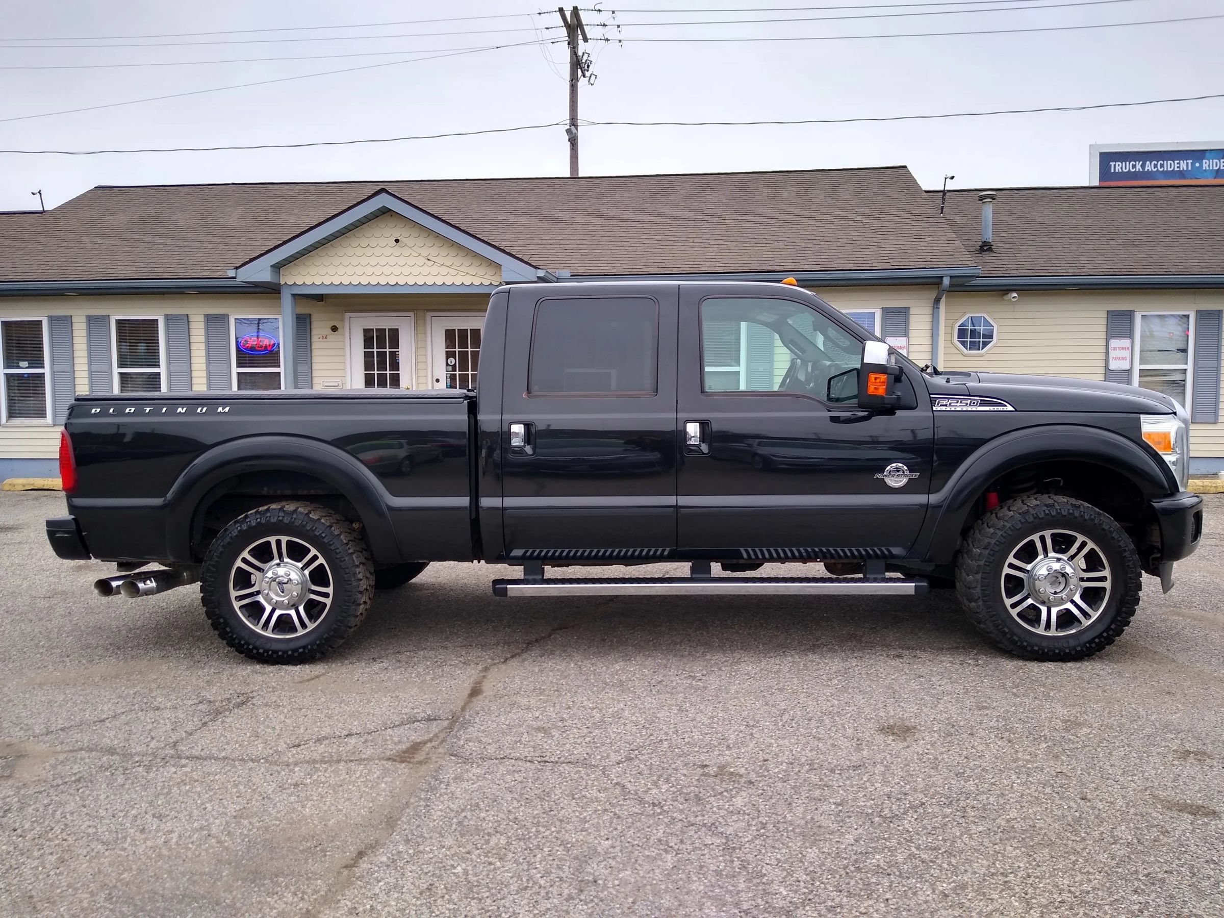 Used 2013 Ford F250 Platinum w/ FX4 Off Road Pkg AWD/4WD image 6