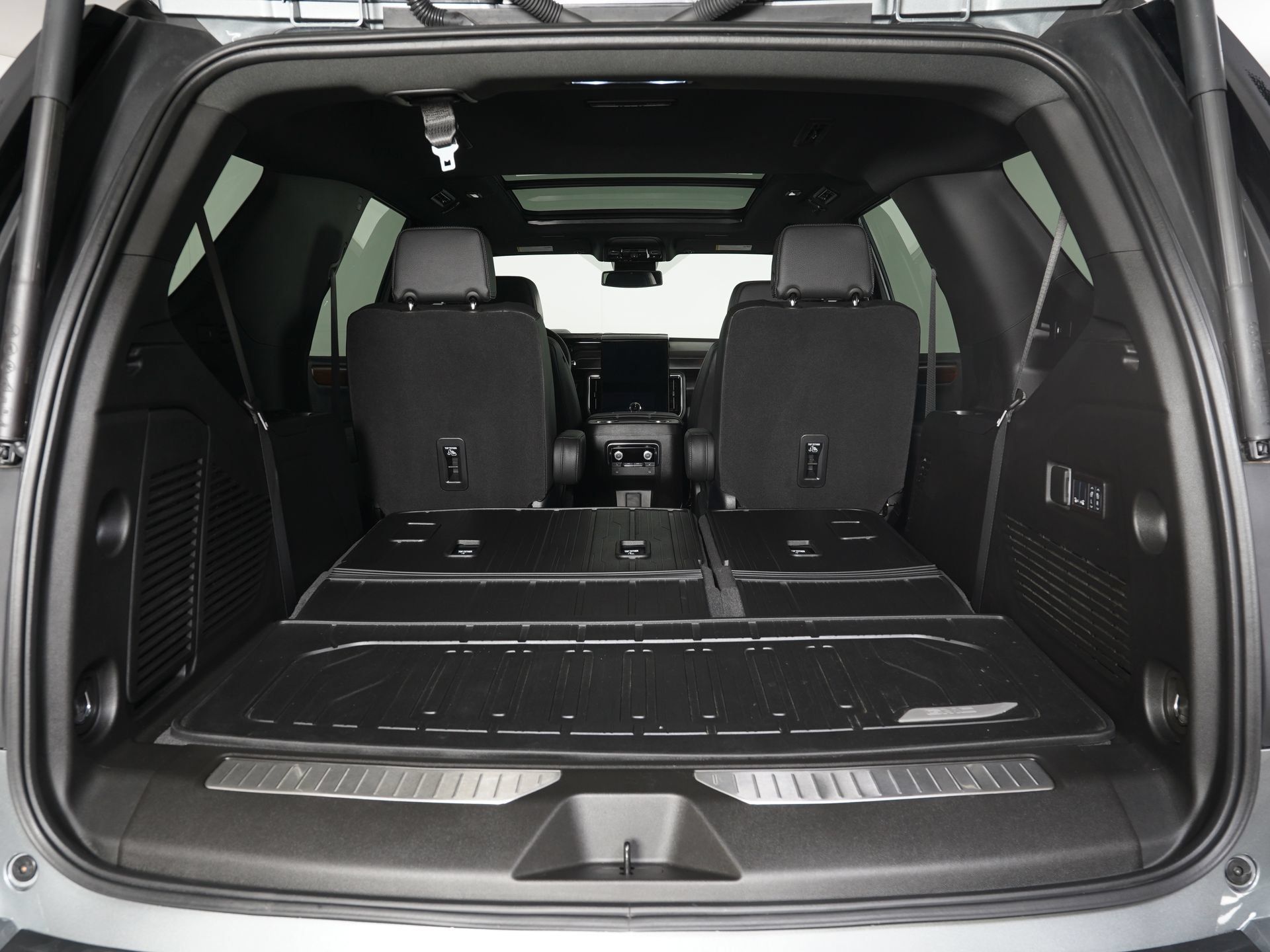Used 2026 GMC Yukon Denali w/ Sun & Power Step Package AWD/4WD image 12