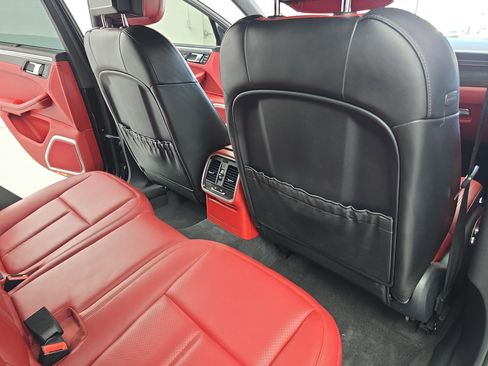 Used 2017 Porsche Macan Turbo image 11