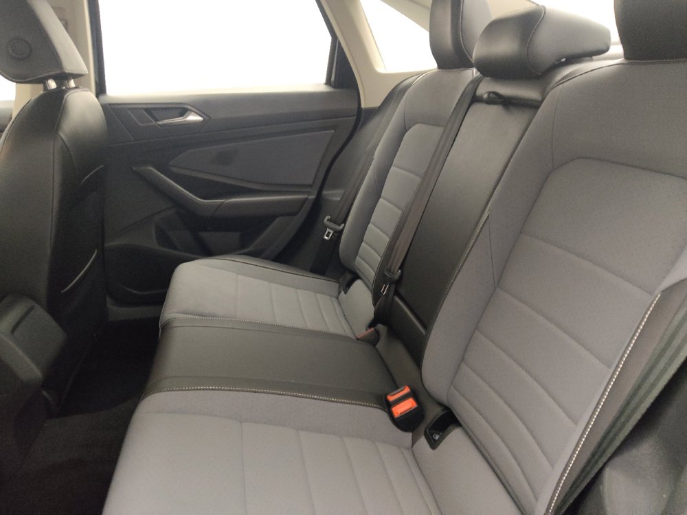 Used 2025 Volkswagen Jetta SE FWD image 18