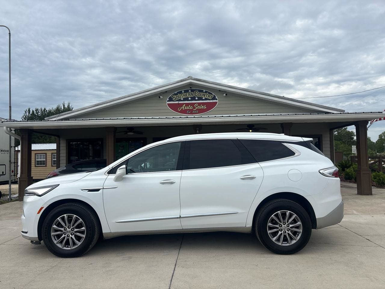 Used 2023 Buick Enclave Essence FWD image 8