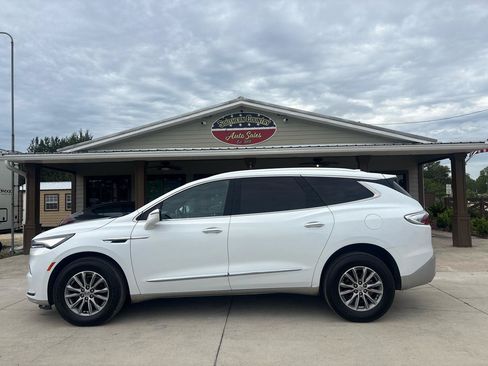 Used 2023 Buick Enclave Essence FWD image 8