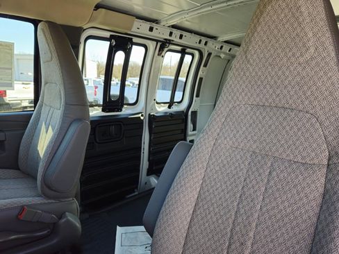 New 2025 Chevrolet Express 3500 Work Van image 16
