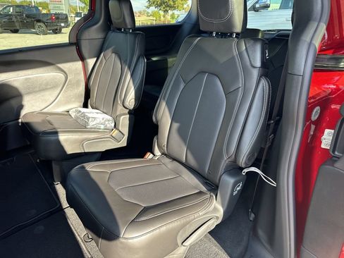 New 2026 Chrysler Pacifica Select image 45