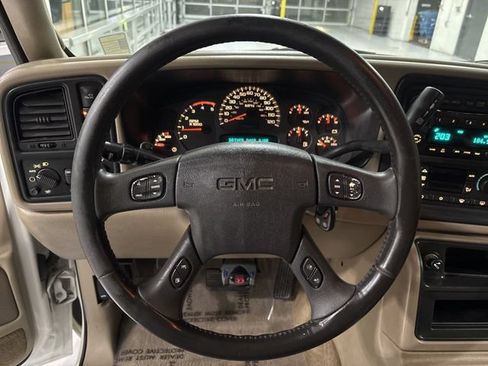 Used 2004 GMC Sierra 2500 SLT w/ Heavy-Duty Power Package AWD/4WD image 19