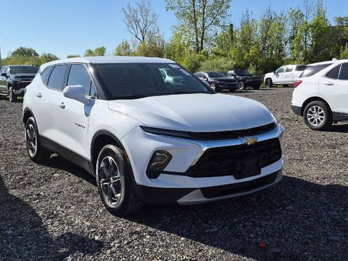 Used 2025 Chevrolet Blazer LT AWD/4WD image 2