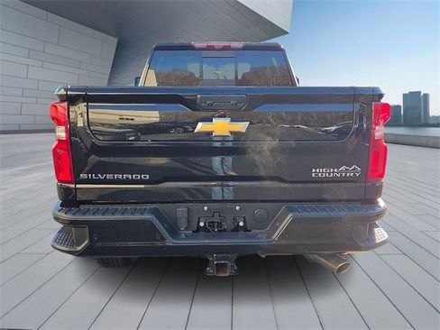 Used 2024 Chevrolet Silverado 2500 High Country w/ High Country Premium Package image 5