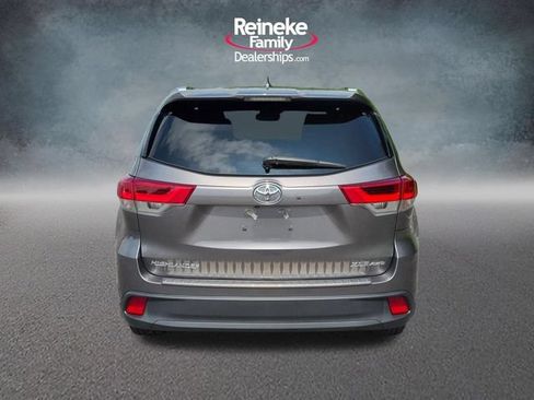 Used 2018 Toyota Highlander XLE AWD/4WD image 6