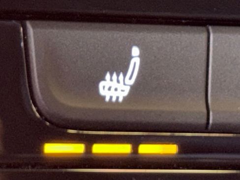 Certified 2024 Volkswagen Taos SE image 36