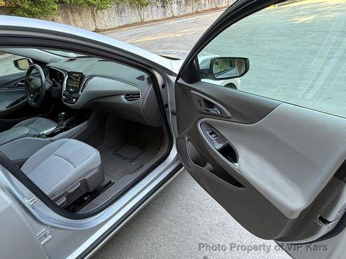Used 2018 Chevrolet Malibu LT w/ Driver Confidence Package image 10