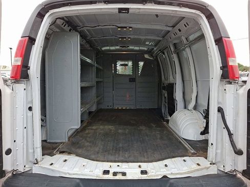 Used 2018 Chevrolet Express 3500 w/ Driver Convenience Package image 31