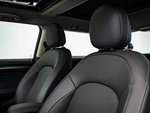 Used 2023 MINI Cooper 2-Door Hardtop image 21