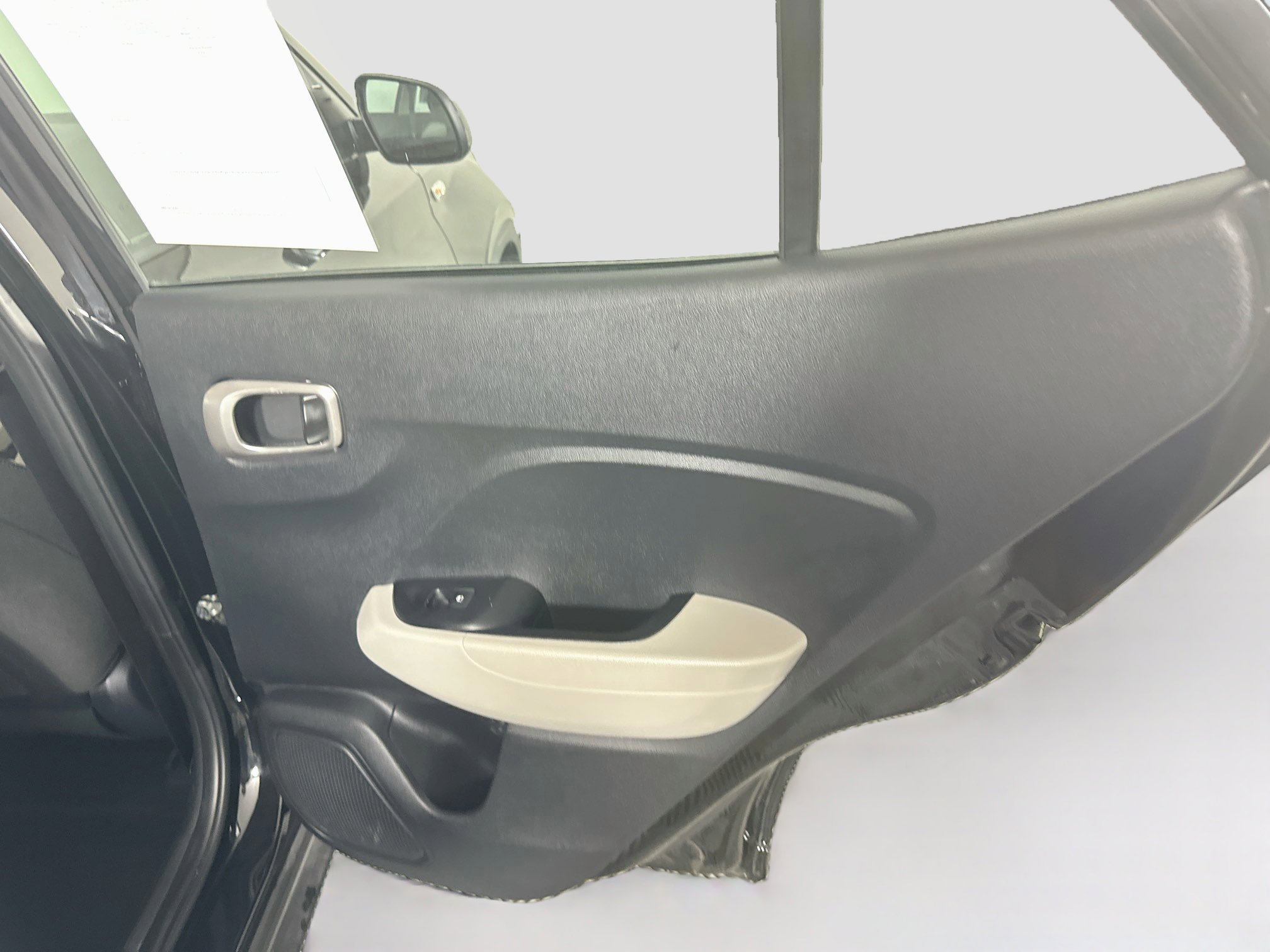 Used 2025 Hyundai Venue SEL FWD image 29