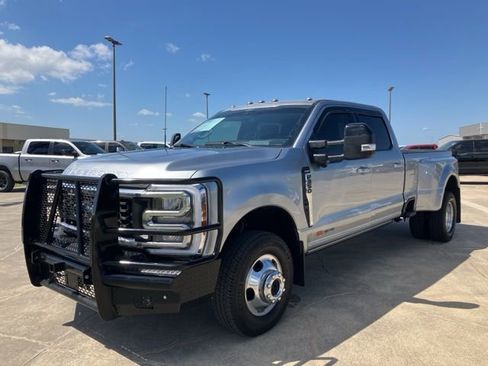 Used 2024 Ford F350 Lariat w/ Lariat Ultimate Package AWD/4WD image 3