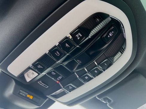 New 2026 Porsche Macan image 14