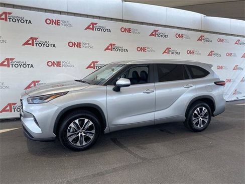 Certified 2024 Toyota Highlander XLE FWD image 7