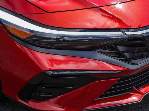 Certified 2025 Hyundai Elantra Limited image 10