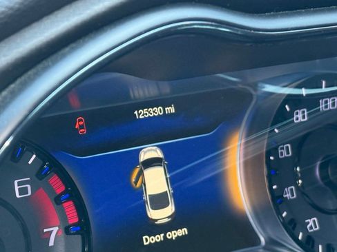 Used 2016 Chrysler 200 S w/ Comfort Group image 7