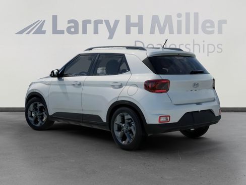 New 2026 Hyundai Venue SEL FWD image 5