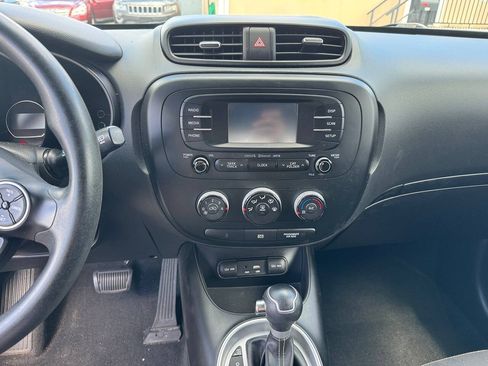 Used 2016 Kia Soul + FWD image 14