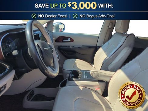 Used 2020 Chrysler Pacifica Limited image 14