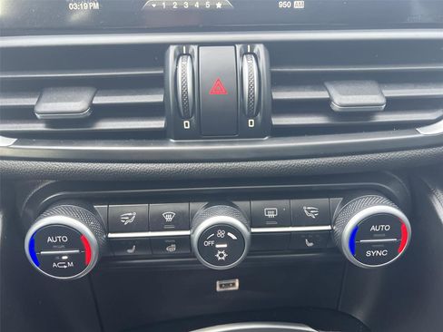 Used 2017 Alfa Romeo Giulia Sprint w/ Cold Weather Package image 18