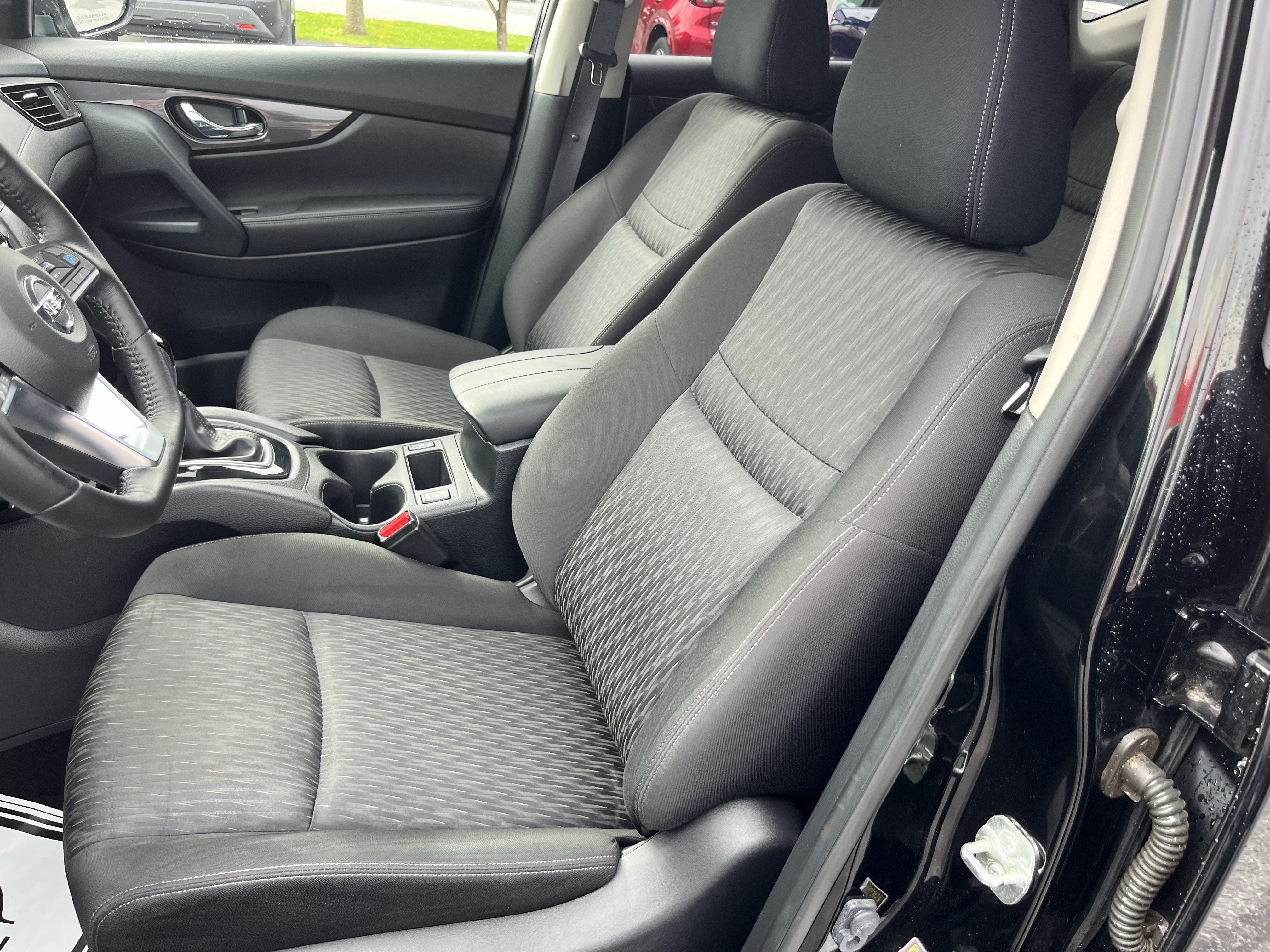 Used 2019 Nissan Rogue SV w/ Premium Package AWD/4WD image 16