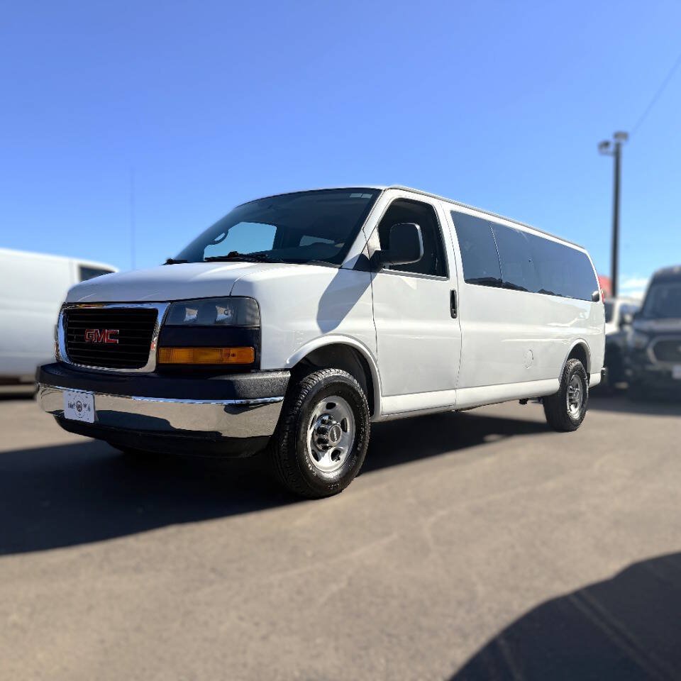 Used 2008 GMC Savana 3500 Extended Passenger w/ LT Preferred Equipment Group RWD image 2