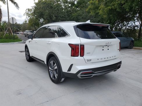 Used 2022 Kia Sorento SX w/ Panoramic Sunroof Package image 3