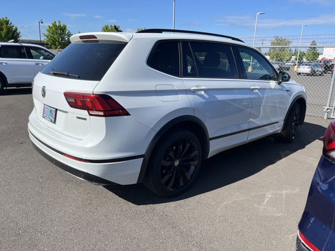 Used 2021 Volkswagen Tiguan SE R-Line AWD/4WD image 4