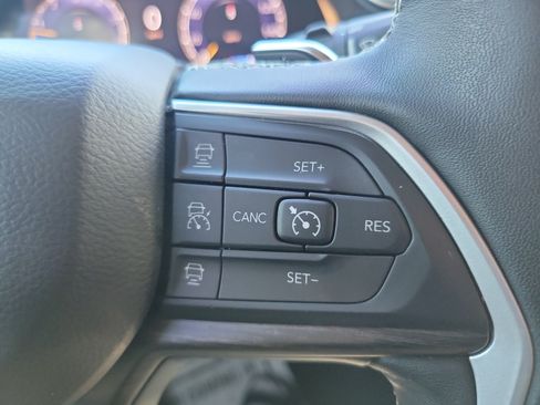 Used 2022 Jeep Grand Cherokee Limited AWD/4WD image 18