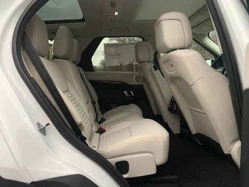 New 2025 Land Rover Discovery S image 17