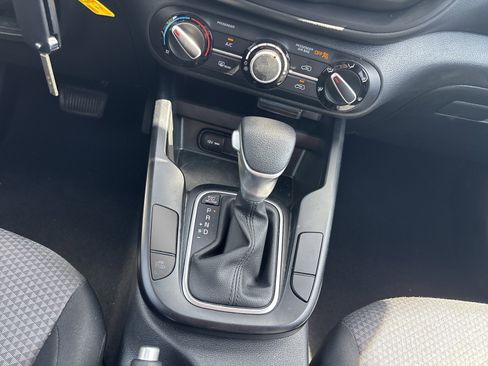 Used 2025 Kia Soul LX w/ LX Technology Package FWD image 19