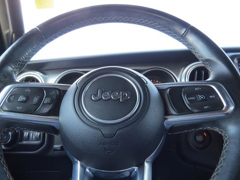 Used 2019 Jeep Wrangler Unlimited Sahara w/ Safety Group image 21