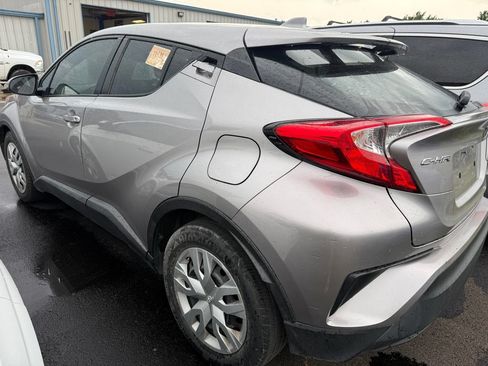 Used 2019 Toyota C-HR LE FWD image 11