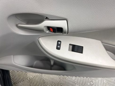 Used 2013 Toyota Corolla LE image 25