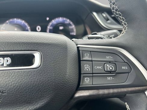 Used 2023 Jeep Grand Cherokee L Limited w/ Black Appearance Package image 27