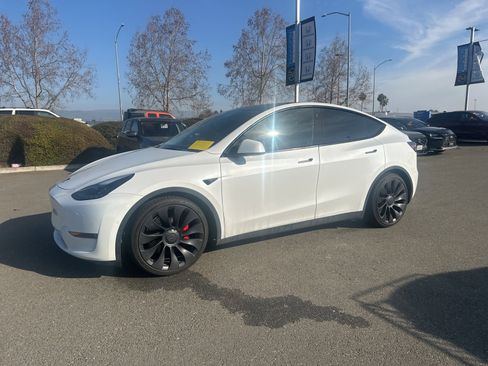Used 2022 Tesla Model Y Performance image 5