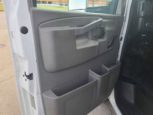 Used 2018 Chevrolet Express 4500 Extended w/ Driver Convenience Package image 7