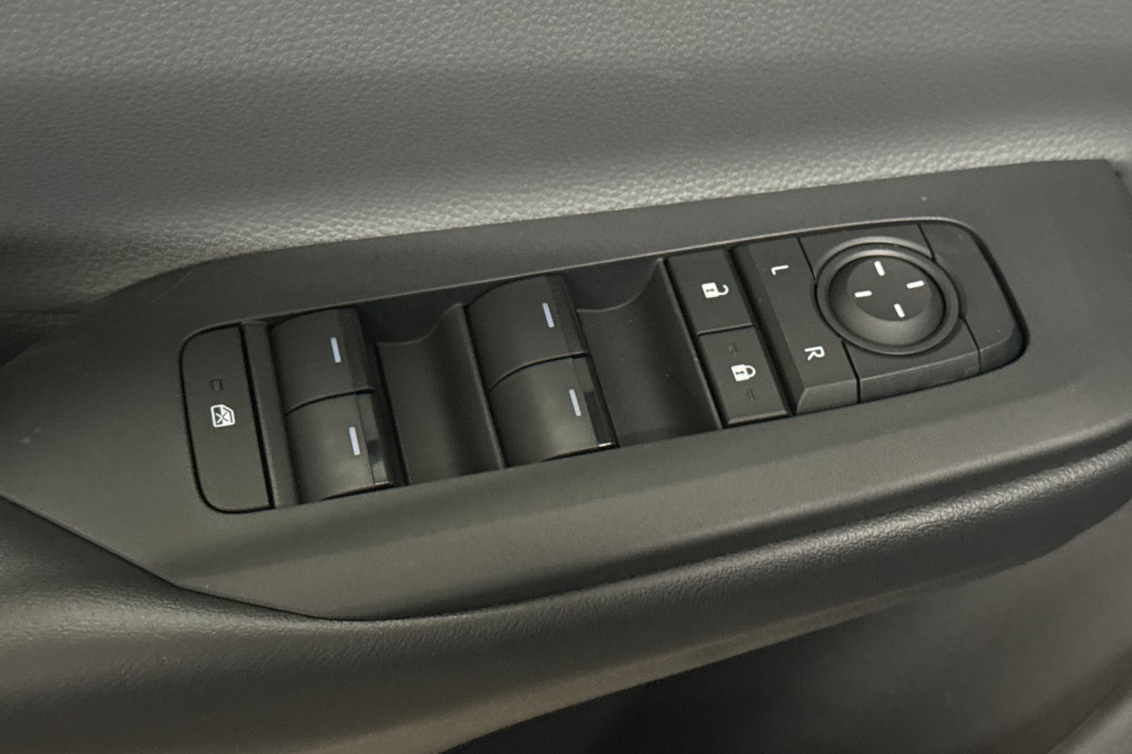 New 2027 Toyota Prius LE FWD image 13