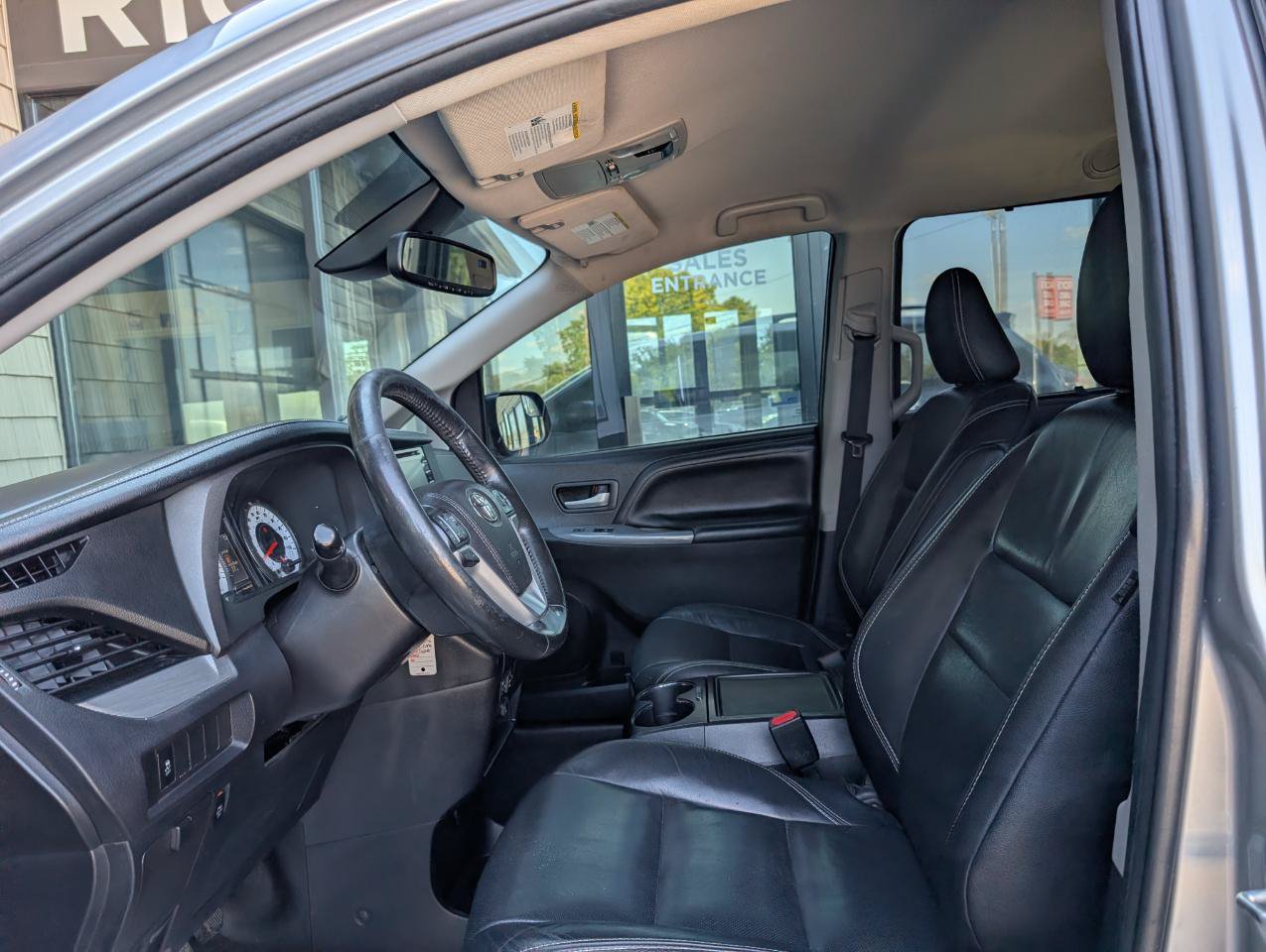 Used 2018 Toyota Sienna SE FWD image 13