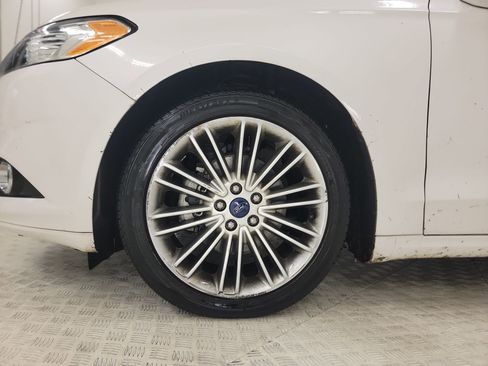 Used 2016 Ford Fusion SE w/ Equipment Group 202A FWD image 9