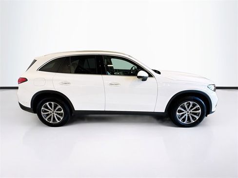 Certified 2025 Mercedes-Benz GLC 300 4MATIC image 4