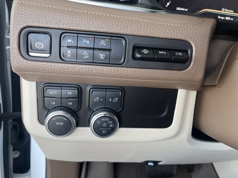 Used 2024 GMC Yukon XL Denali AWD/4WD image 8