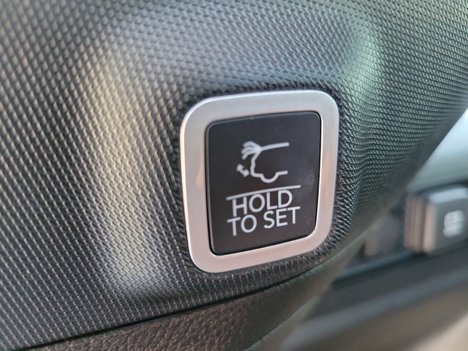 Used 2025 Jeep Grand Cherokee Laredo X w/ Luxury Tech Group I RWD image 35