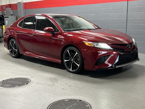 Used 2018 Toyota Camry XSE w/ Driver Assist Package FWD image 2