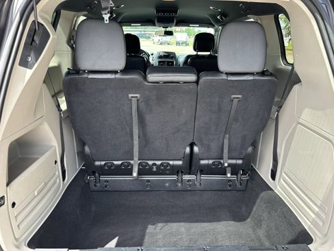 Used 2017 Dodge Grand Caravan SXT FWD image 16
