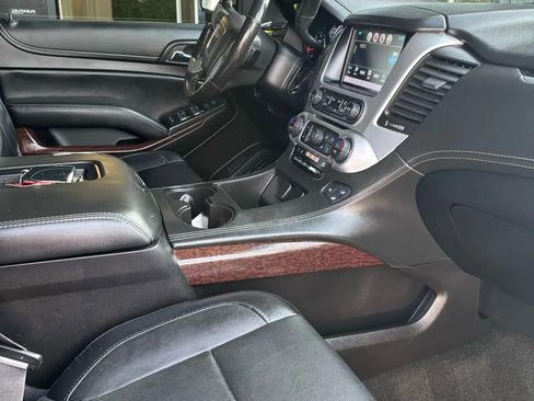 Used 2017 GMC Yukon XL SLT image 16