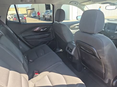 Used 2024 GMC Terrain SLE image 9